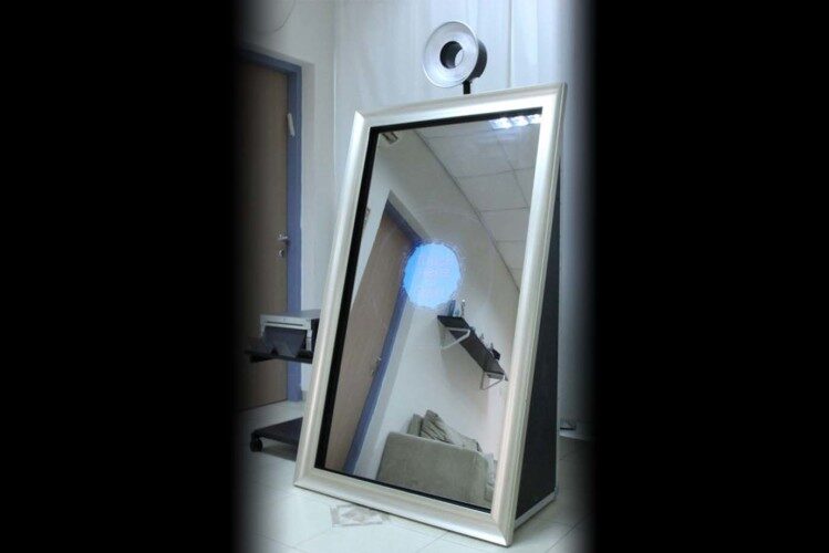 selfie mirror photo booth for rent 10 782x500 1