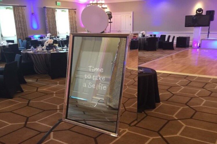selfie mirror photo booth for rent 11 782x500 1