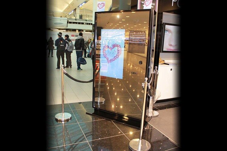 selfie mirror photo booth for rent 9 782x500 1