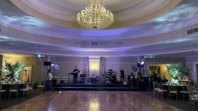 oheka castle wedding band stage decor (13)